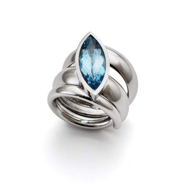 Ring mit Aquamarin Navette in Weissgold