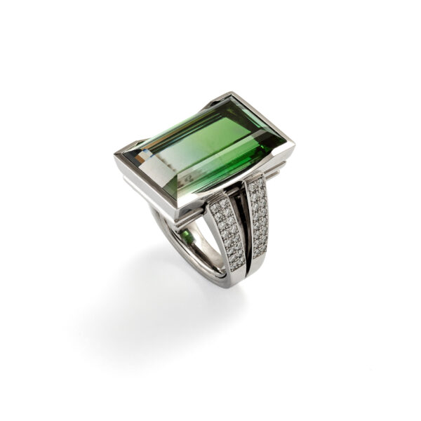 Ring in Weissgold mit einem Turmalin 29.5 ct und Brillanten