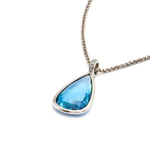 Anhänger in Weissgold mit einem Aquamarin und Brillanten