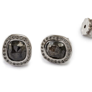 Ohrstecker in Weissgold mit schwarzen Diamant Rosen und Brillanten