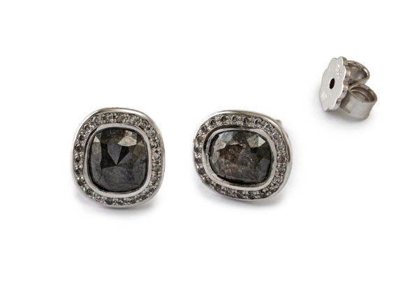 Ohrstecker in Weissgold mit schwarzen Diamant Rosen und Brillanten