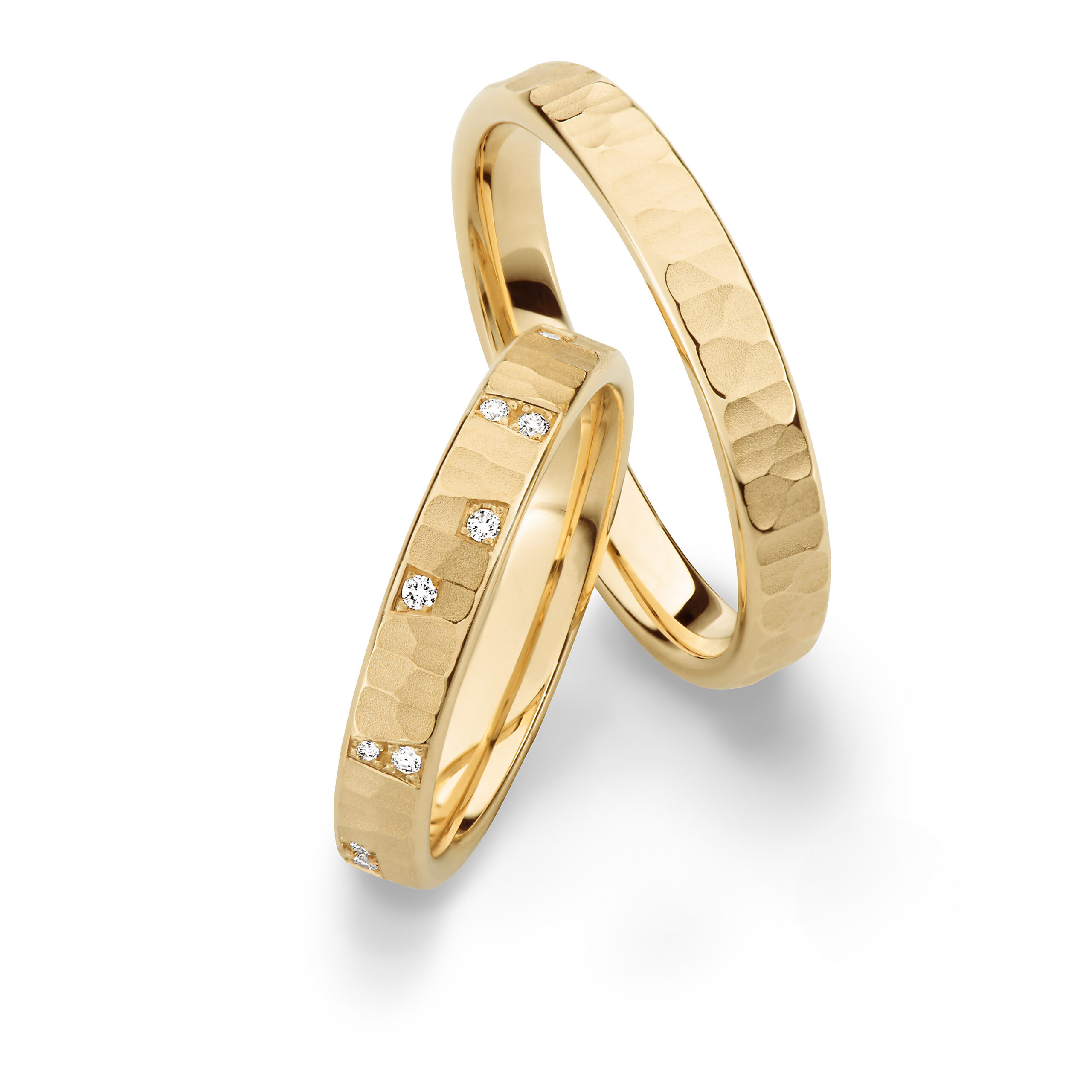 Trauringe in Roségold mit strukturierter Oberfläche